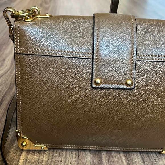 A218 - ๐ฏ % authentic Prada Cahier shoulder/crossbody bag - Picture 6 of 16
